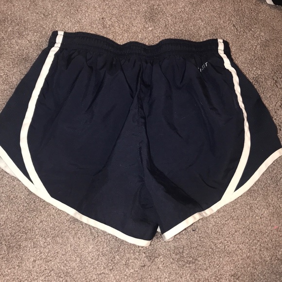 Girls Nike shorts - Picture 2 of 2